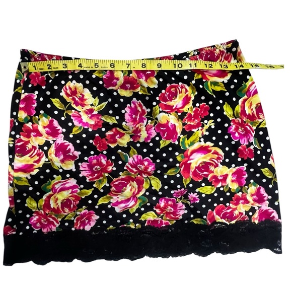 Victoria's Secret Black Satin Floral Mini Skirt NWT M - Picture 3 of 6